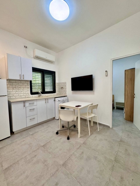 ДВУХКОМНАТНАЯ КВАРТИРА С ХОРОШИМ РЕМОНТОМ РЯДОМ С МЕТРОНИТОМ