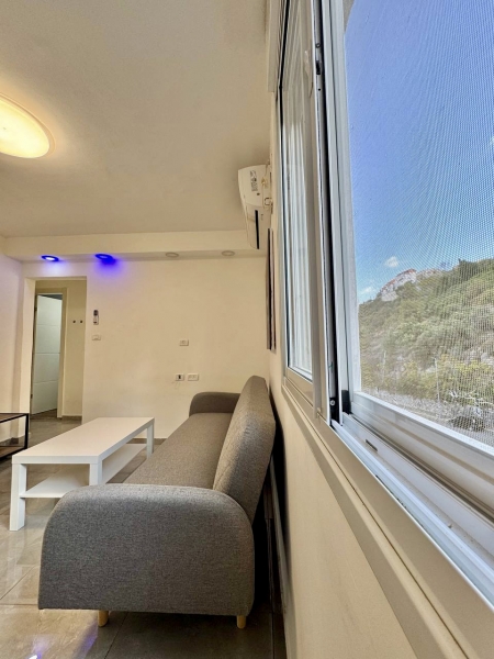 Сдается 2-х комнатная квартира с ремонтом, мебелью и парковкой