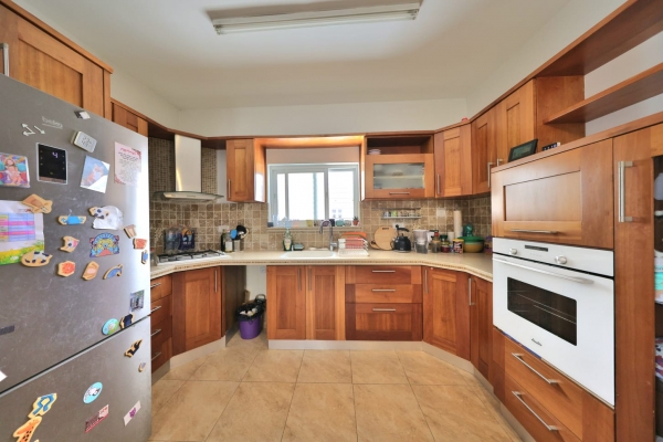 5 комнат + большой солнечный балкон, цена 1, 390, 000 шекелей