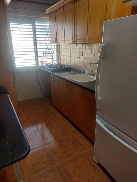 3 комнаты, 4 этаж, кондиционеры в каждой комнате, 2500 шекелей