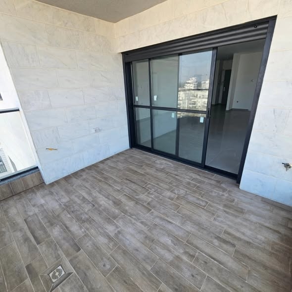 Продается 4-комнатная квартира в Нетании