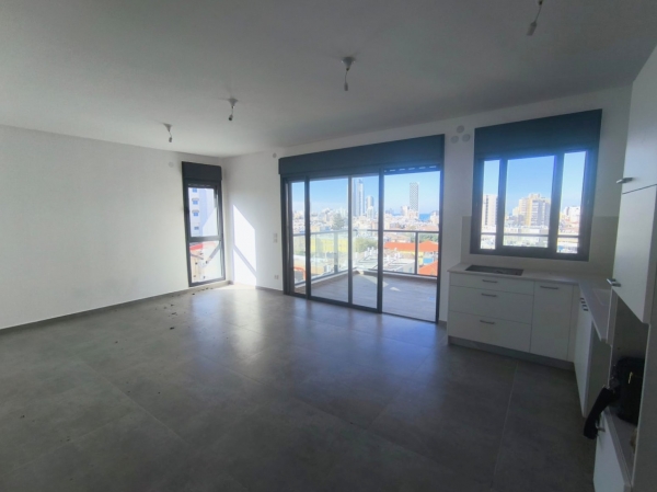 Новая 4-комнатная квартира от застройщика