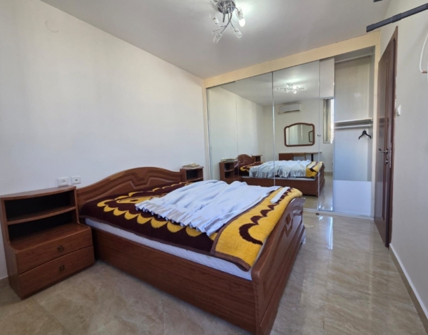 Сдается 4-комнатная квартира в центре Бат Яма