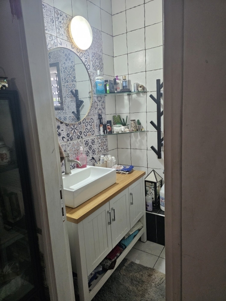 3 комнаты 70 метров, личный участок 50 метров, 2 входа в квартир