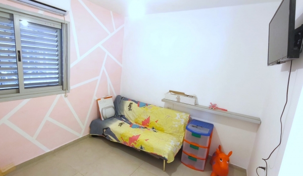 Сдаётся 3-комнатная квартира с балконом