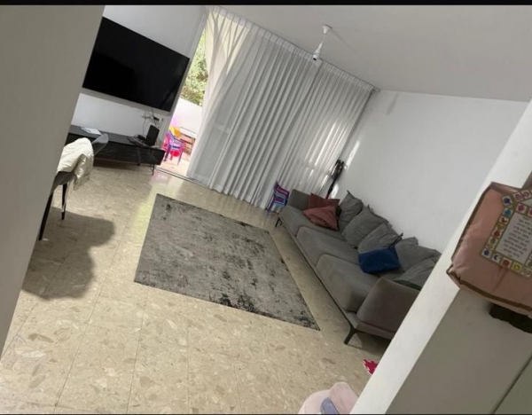 Сдается 4-х комнатная квартира в центре Герцлии