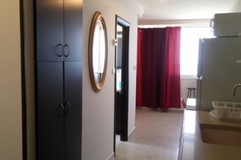 Бат-Ям - новая 1,  5 ком квартира на море в доме с лифтом