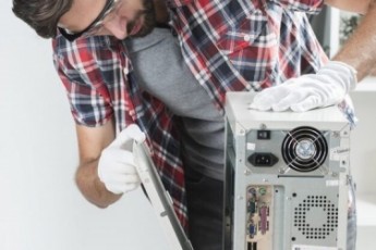 В Нетании требуются компьютерные техники с опытом ремонта