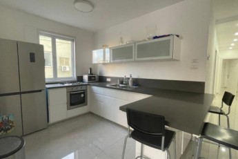 В аренду 4х-комнатная на A. D. Gordon St 5, Netanya за 6000 ₪