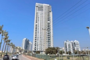 В аренду 5и-комнатная на Sderot Ben Gurion 143, Netanya за 8000