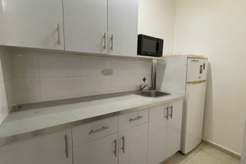 В аренду студия на Sha'ar HaGai St 14, Netanya за 3000 ₪