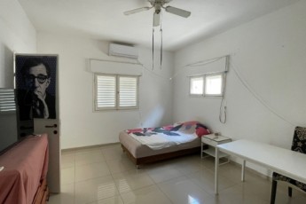 В аренду 1, 5-комнатная с балконом на A. D. Gordon St 4, Netanya