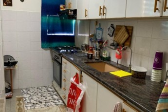3 комнаты, полностью мебель и техника, центр, цена 2000 шекелей.