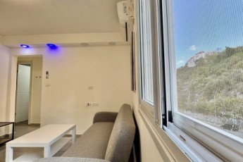 Сдается 2-х комнатная квартира с ремонтом, мебелью и парковкой