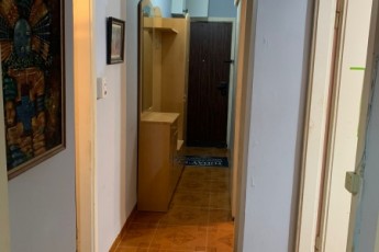 2 комн + 2 балкона, душ + ванная, 2кондиц, мебель, цена 800000 ш