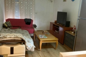 3 комнаты, 1 этаж, паркетные полы, кондиционер, 2200 шекелей