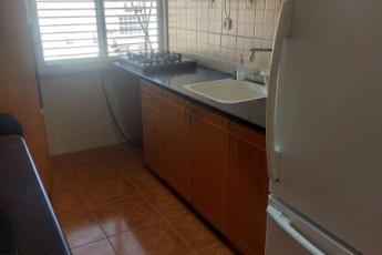 3 комнаты, 4 этаж, кондиционеры в каждой комнате, 2500 шекелей