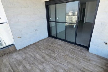 Продается 4-комнатная квартира в Нетании