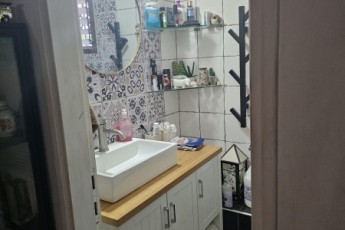 3 комнаты 70 метров, личный участок 50 метров, 2 входа в квартир