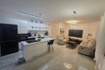 4 комнаты 95 метров с личным участком 50 метров, отдельный вход,