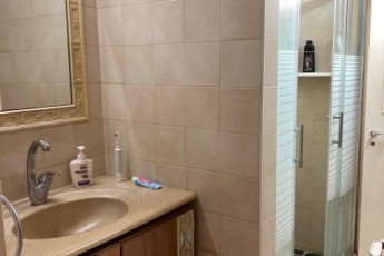 5 комнат, 2 этаж, бомбоубежище под квартирой, 1, 200, 000 шекеле