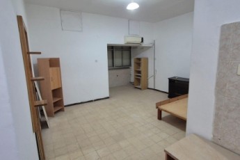 Сдается однокомнатная комнатная квартира в центре Нетании