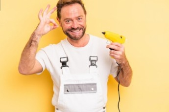 Нужны сотрудники устанавливать шлагбаумы