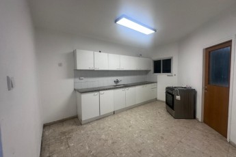 Сдается 4-х комнатная квартира в центре Герцлии