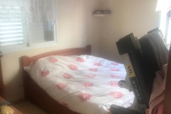 В Аренду в Холоне на ул Агра 4-х комнатная полностью меблированная 2-й этаж солнечная и тихая кварти...