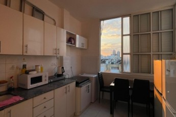 Комната для девушки/женщины около моря в Бат Ям