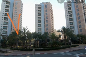 מחפשים דירה באזור גלי ים בנתניה 4 חדרים להרבה זמן .!