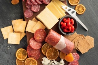Приглашаем на работу маадания ( нарезка сыров и колбас):