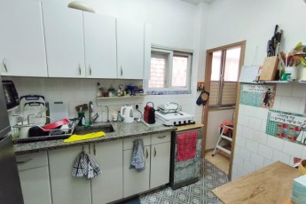 В центре Бат Яма - продается квартира.