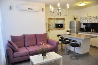 Near Sea 3-rooms Bat Yam Apartment