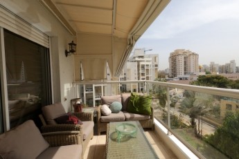 beautiful super big 5 bedroom apartment near Tel Aviv